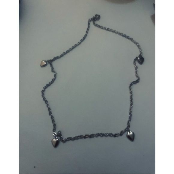 Pretty MINIMALIST BOHO SILVER HEART CHOKER - Picture 2 of 6